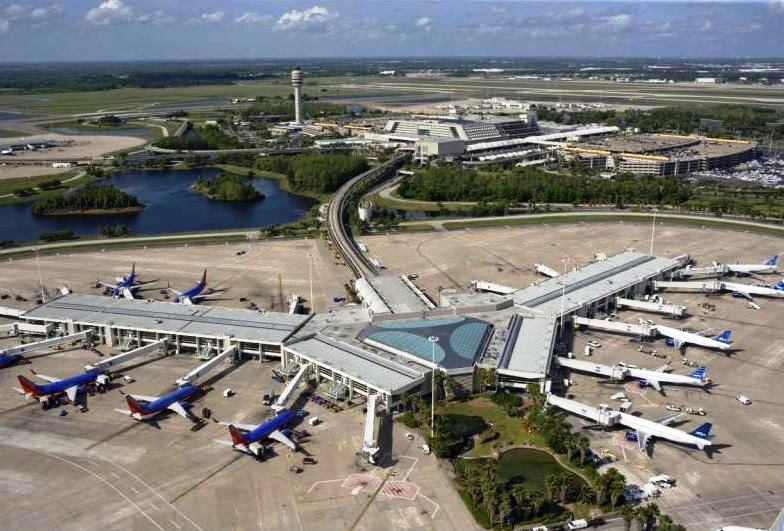 Does Orlando Airport offer free parking?
